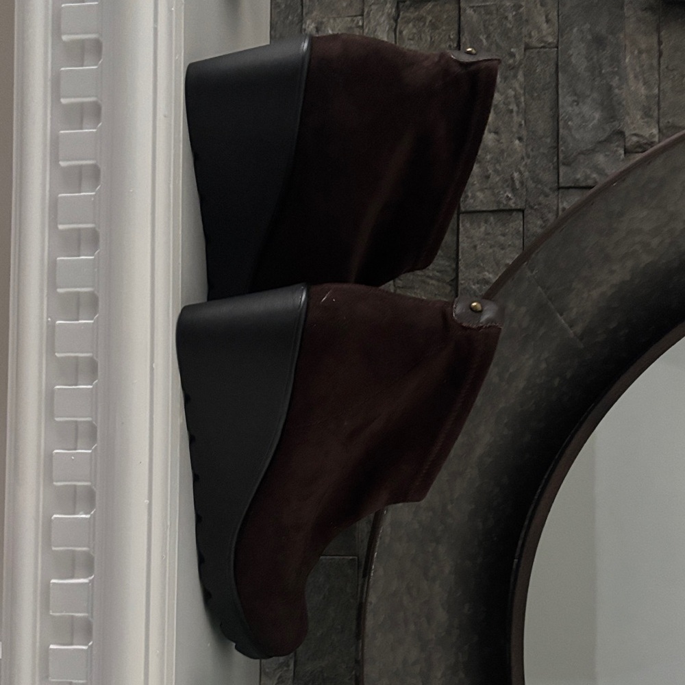 Chic Brown Suede Ankle Boots